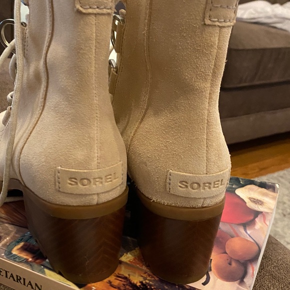 Sorel Suede Boots NWT! - Picture 2 of 2